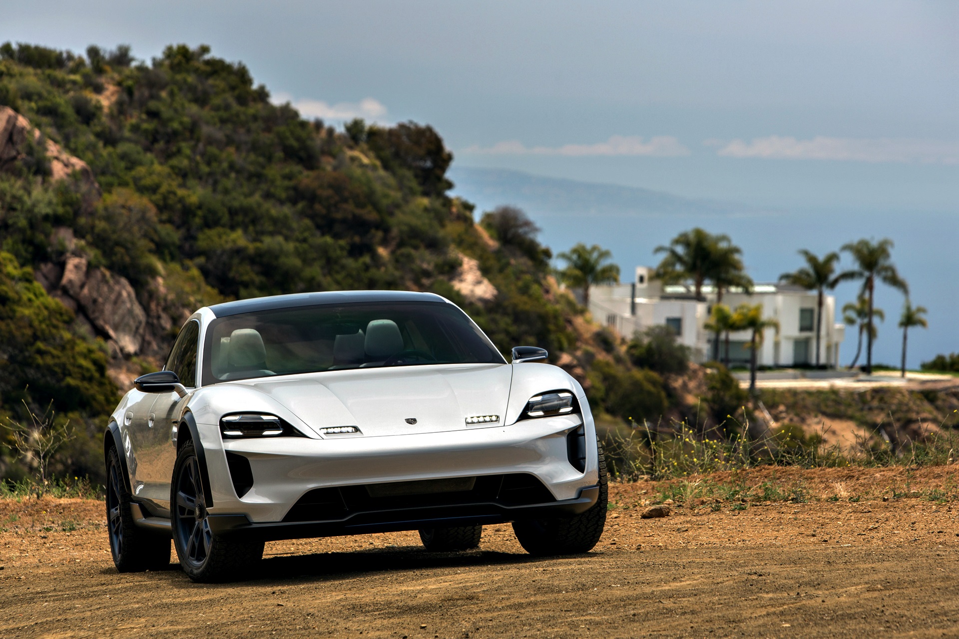 Porsche Mission E Cross Turismo 35