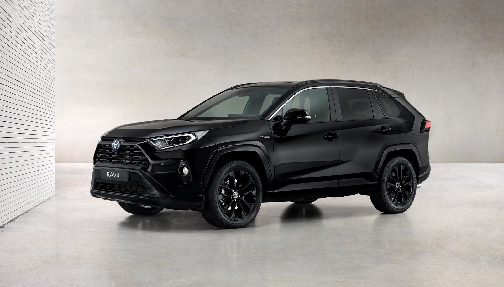 Toyota Rav4 Electric Hybrid Black Edition (2)